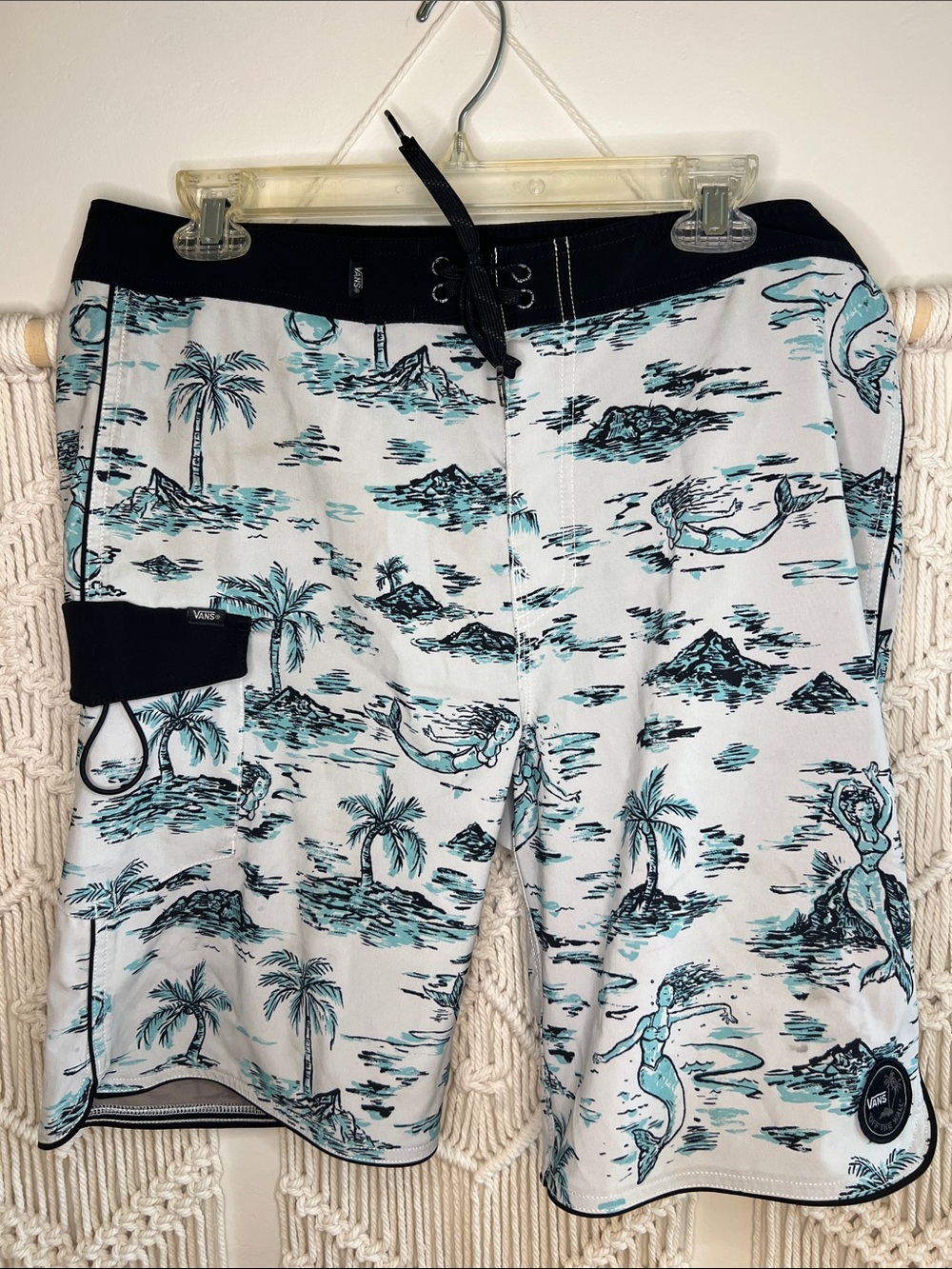 Vans Men’s White & Teal Island Print Hybrid Shorts